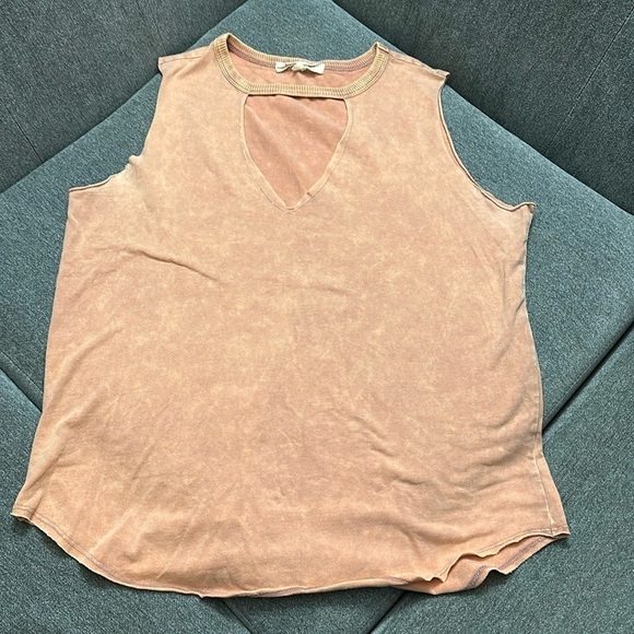 living doll Tops - Super cute large Peach colored tank with adorable neckline